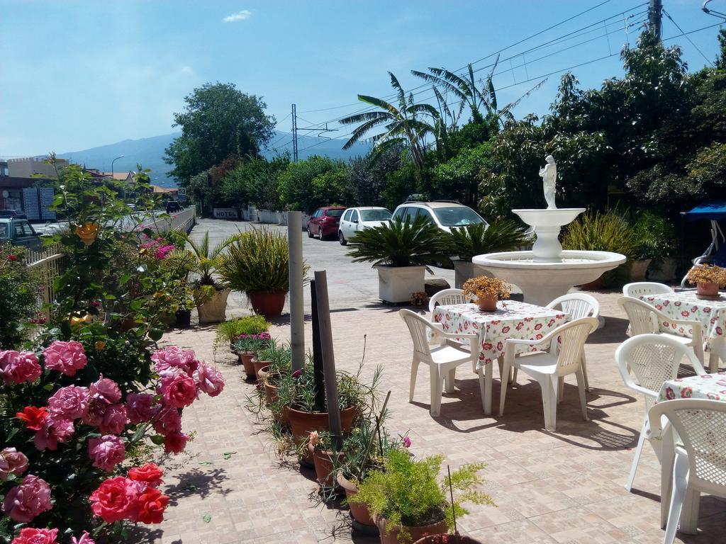 Hotel Eliseo Giardini Naxos Exterior foto
